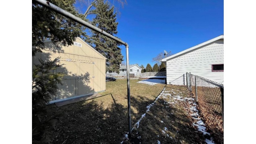2291 Finger Road Green Bay, WI 54302 by Moua Real Estate, Llc $279,900