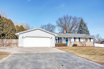 2692 S Memorial Drive, Howard, WI 54313