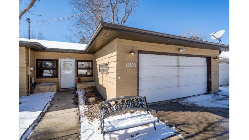 601 S Ridge Lane Grand Chute, WI 54914 by Acre Realty, Ltd. - CELL: 920-277-6408 $295,000