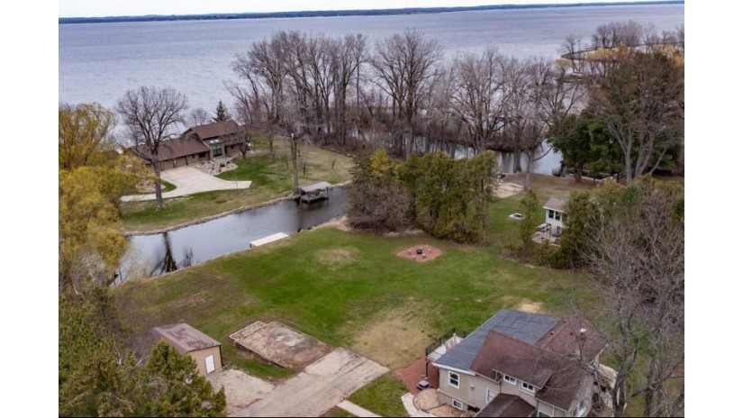 7886 County Road B Poygan, WI 54486 by Knaack Realty LLC $499,000