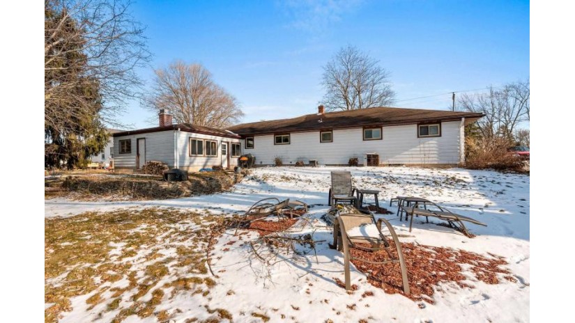 525 Fairway Drive Brillion, WI 54110 by Lpt Realty $225,000