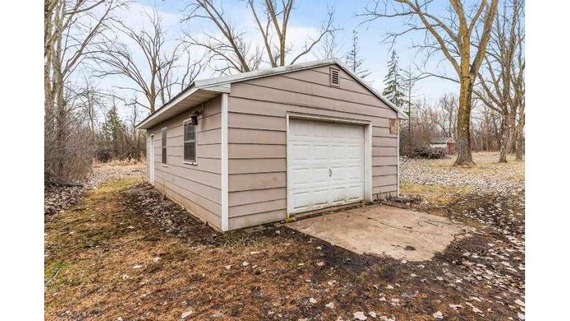 1380 Larsen Road Neenah, WI 54956 by Century 21 Ace Realty - Office: 920-739-2121 $369,900