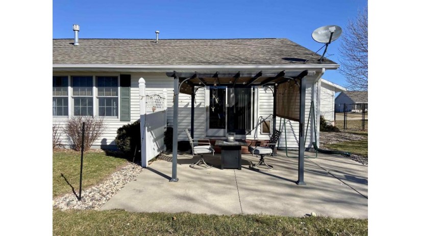 1530 Caroline Drive New London, WI 54961 by Coldwell Banker Real Estate Group $350,000