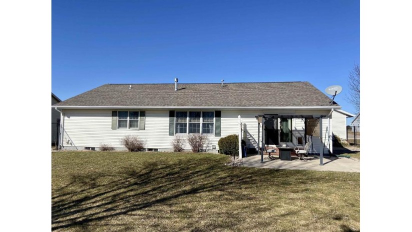 1530 Caroline Drive New London, WI 54961 by Coldwell Banker Real Estate Group $350,000