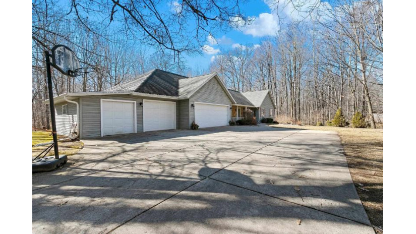 301 Maplewood Lane Little Suamico, WI 54171 by Move Up Trei, Llc $650,000