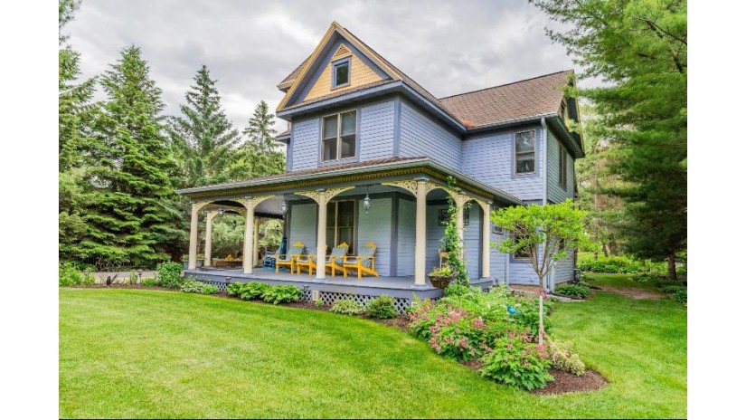 453 North Street Green Lake, WI 54941 by Roots Real Estate LLC - jaimee@rootsrealestatellc.com $860,000