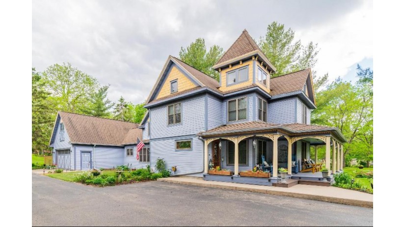 453 North Street Green Lake, WI 54941 by Roots Real Estate LLC - jaimee@rootsrealestatellc.com $860,000