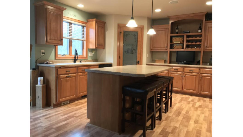 2705 Fescue Court Suamico, WI 54313 by Resource One Realty, Llc - CELL: 920-676-6253 $629,900