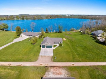 673 S Neumeyer Lane, Rockland, WI 54110