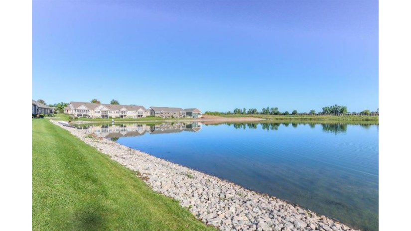 1331 Prairie Lake Circle Fox Crossing, WI 54956 by Curran Real Estate, Llc - OFF-D: 920-840-8558 $474,900