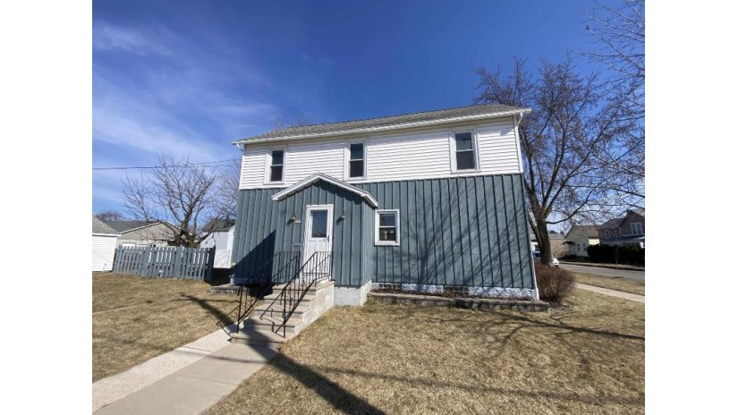 900 8th Street Menominee, MI 49858 by Weichert Realtors - Place Perfect $122,900