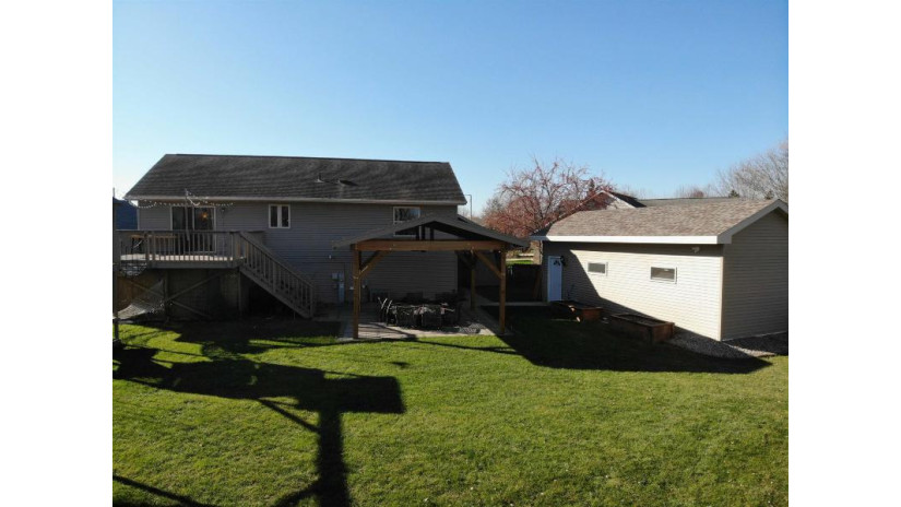 840 Carissa Court Omro, WI 54963 by Shiny Key Realty, LLC $389,900