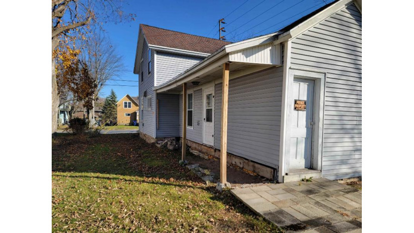 441 S Nash Street Hortonville, WI 54944 by Klapperich Real Estate, Inc. - Office: 920-923-6000 $275,000