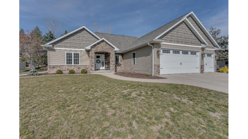 431 N Pine Grove Lane Hortonville, WI 54944 by Coldwell Banker Real Estate Group $524,900