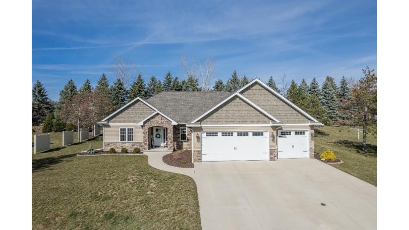 431 N Pine Grove Lane Hortonville, WI 54944 by Coldwell Banker Real Estate Group $524,900