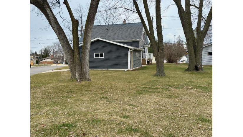 463 Van Rossum Avenue Ashwaubenon, WI 54304 by Shorewest Realtors $294,900