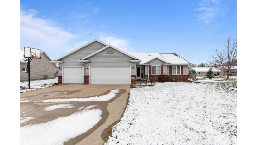 2519 Grassy Lane Neenah, WI 54956 by Key Real Estate, Llc $325,000