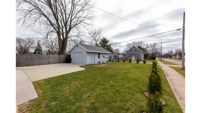 1037 Arthur Avenue Oshkosh, WI 54902 by First Weber, Inc. $230,000