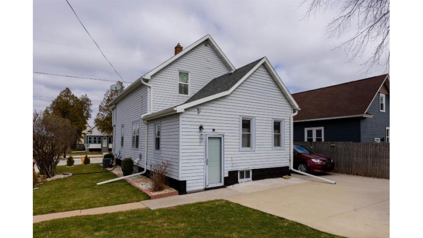 1037 Arthur Avenue Oshkosh, WI 54902 by First Weber, Inc. $230,000