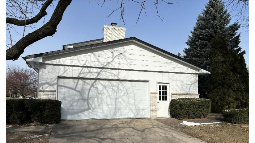 3137 Ravine Way Allouez, WI 54301 by Design Realty - OFF-D: 920-819-2158 $389,900