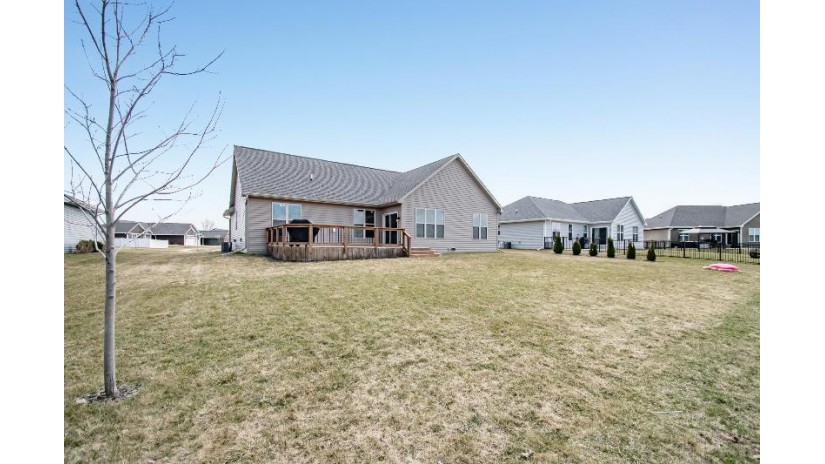 4572 Stillmeadow Circle Ledgeview, WI 54115 by Ben Bartolazzi Real Estate, Inc - Office: 920-770-4015 $459,900