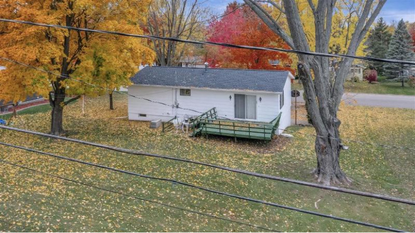 1610 Wyman Street New London, WI 54961 by Coldwell Banker Real Estate Group $224,900