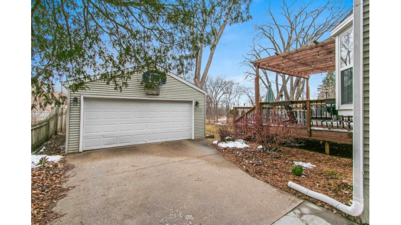 816 Allouez Terrace Allouez, WI 54301 by Berkshire Hathaway Hs Bay Area Realty $319,000