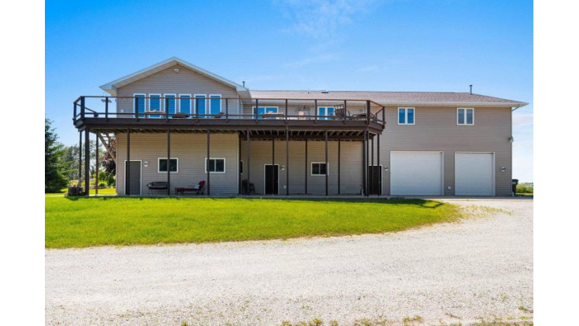 7186 W Center Road Forestville, WI 54213 by Red Key Real Estate, Inc. $649,900