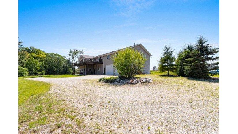 7186 W Center Road Forestville, WI 54213 by Red Key Real Estate, Inc. $649,900