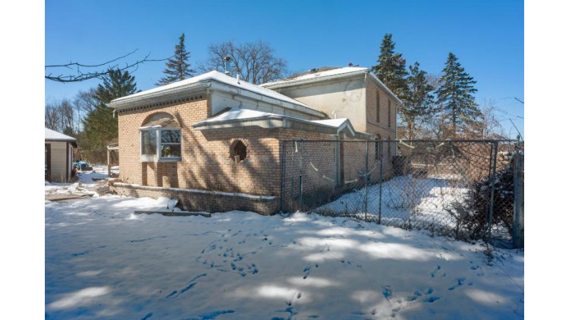 N6486 Aniwa Road Oasis, WI 54966 by Gaatz Real Estate - nicole@gaatzrealestate.com $218,000