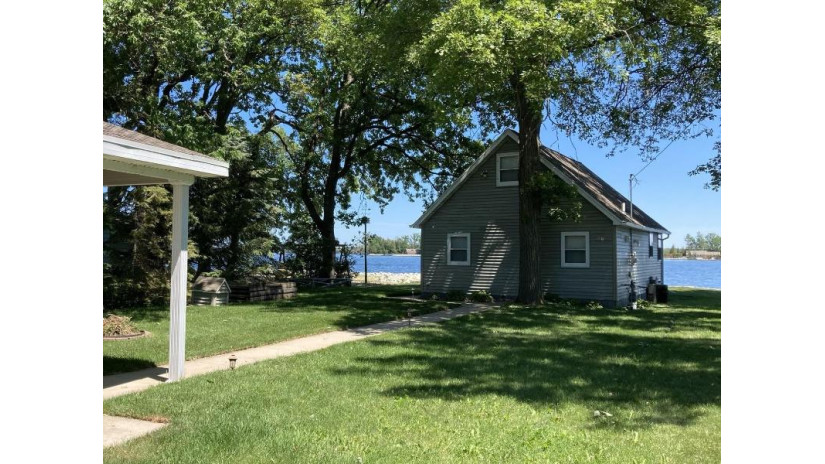 3372 S Willow Road Gardner, WI 54235 by ERA Starr Realty $439,000