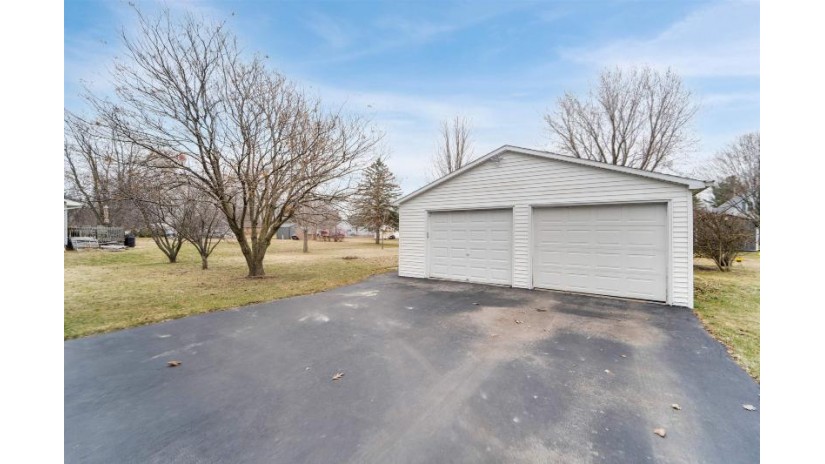 168 Summit Street Pulaski, WI 54162 by Coldwell Banker Real Estate Group $259,900