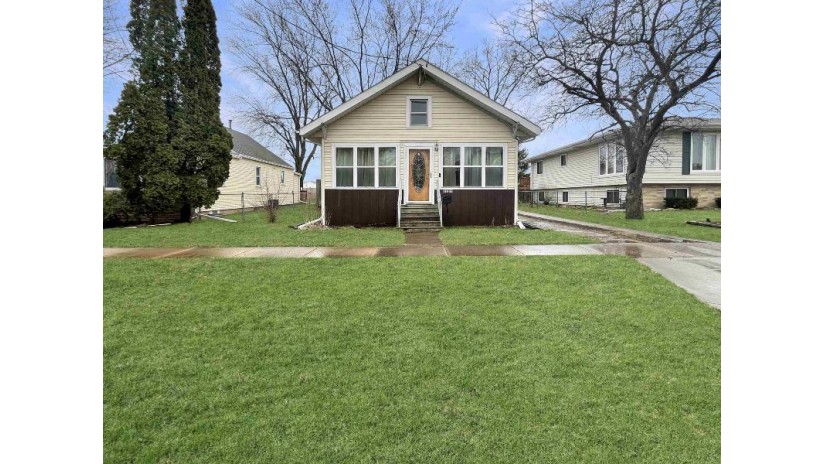 1127 Taft Avenue Oshkosh, WI 54902 by Berkshire Hathaway Hs Fox Cities Realty - OFF-D: 608-432-6570 $129,900