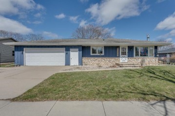 2810 E Lourdes Drive, Appleton, WI 54915