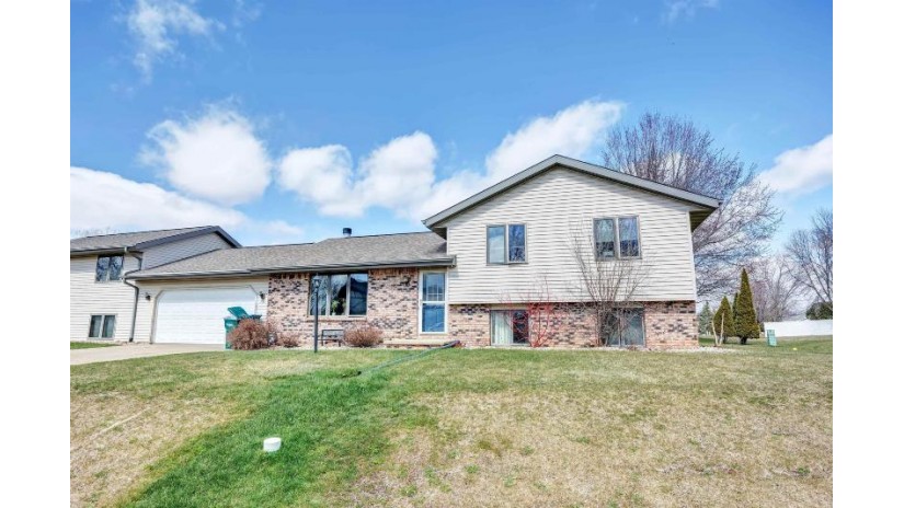 2704 W Glenwood Drive Grand Chute, WI 54914 by Take Action Realty Group, Llc $249,900