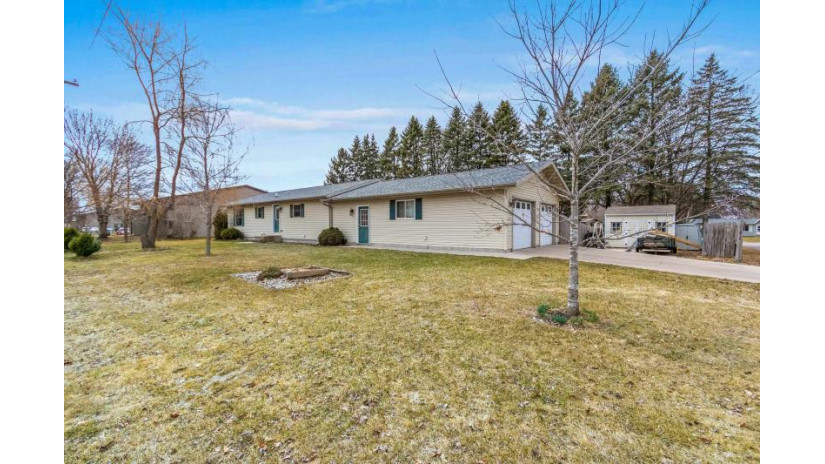 21 Primrose Circle Clintonville, WI 54929 by Century 21 Affiliated - PREF: 920-585-5400 $232,000