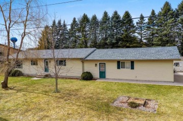 21 Primrose Circle, Clintonville, WI 54929-9798