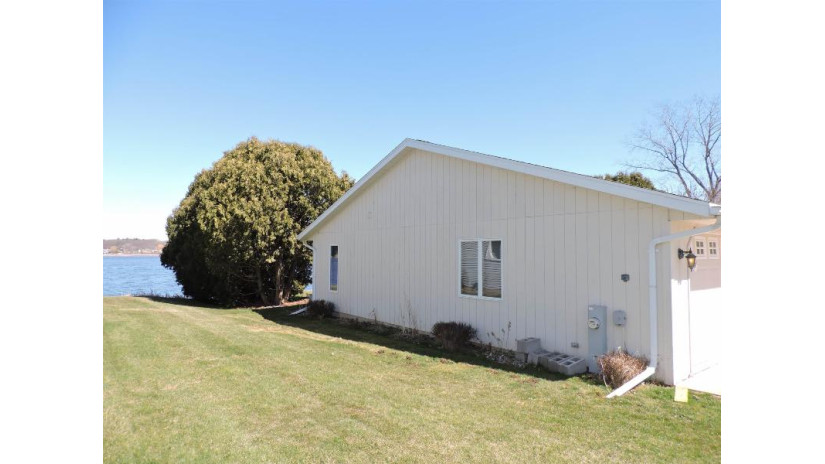 310 Lakeview Drive Hortonville, WI 54944 by Coldwell Banker Real Estate Group $299,900