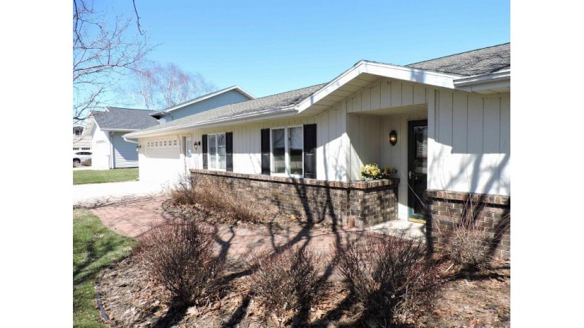 310 Lakeview Drive Hortonville, WI 54944 by Coldwell Banker Real Estate Group $299,900