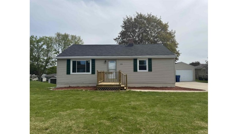 1324 Main Street Luxemburg, WI 54217 by Shorewest Realtors $250,000