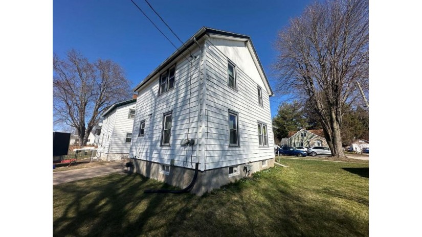 254 Bennett Street Clintonville, WI 54929 by O'Connor Realty Group $130,000