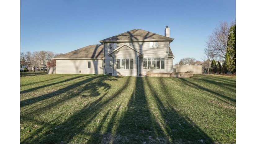 663 Yorkshire Road Neenah, WI 54956 by Coaction Real Estate, Llc $520,000