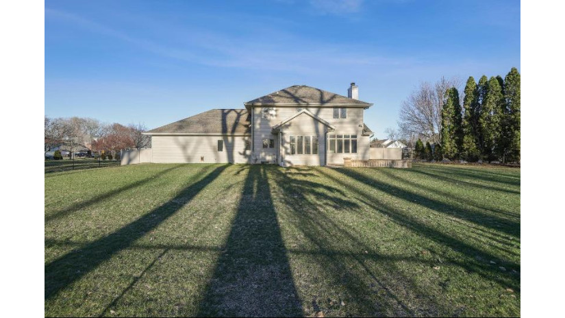 663 Yorkshire Road Neenah, WI 54956 by Coaction Real Estate, Llc $520,000