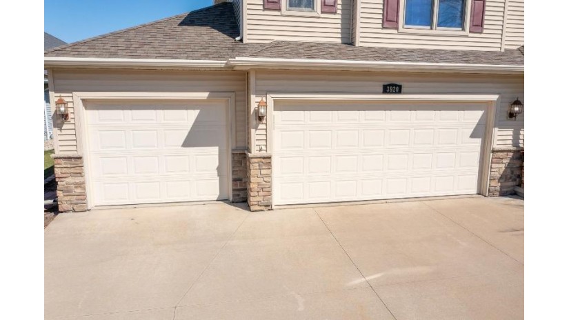 3920 Hemlock Court Oshkosh, WI 54904 by Beiser Realty, LLC - Office: 920-582-4011 $409,900