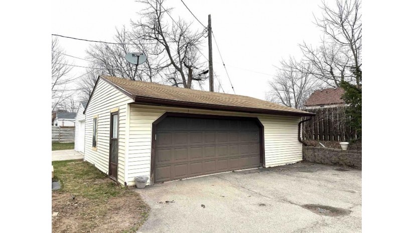 9 Armstrong Court Kaukauna, WI 54130 by Coldwell Banker Real Estate Group $99,800