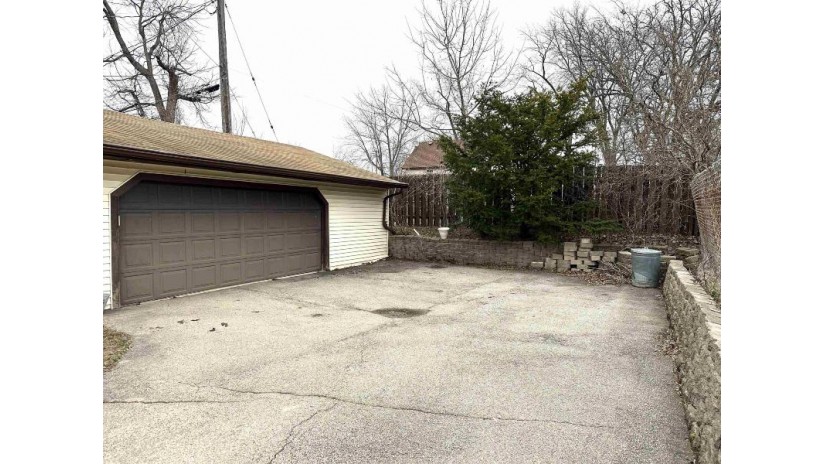 9 Armstrong Court Kaukauna, WI 54130 by Coldwell Banker Real Estate Group $99,800