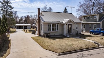 413 Wisconsin Street, Waupaca, WI 54981