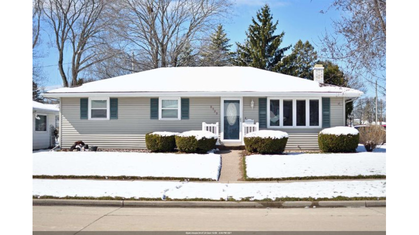 2735 N Elmwood Court Appleton, WI 54911 by Design Realty - OFF-D: 920-819-2158 $258,000