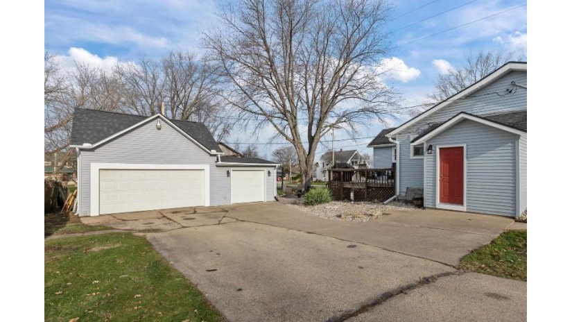 102 S 2nd Avenue Winneconne, WI 54986 by Expert Real Estate Partners, Llc - OFF-D: 920-858-1483 $225,000