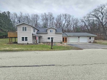 W9429 Parkway Drive, Dekorra, WI 53955